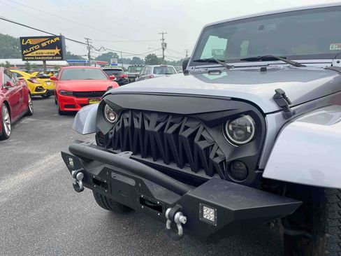 Used 2018 Jeep Wrangler Unlimited Sahara image 10