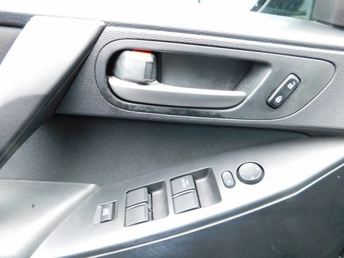 Used 2012 MAZDA MAZDA3 i Sport FWD image 14