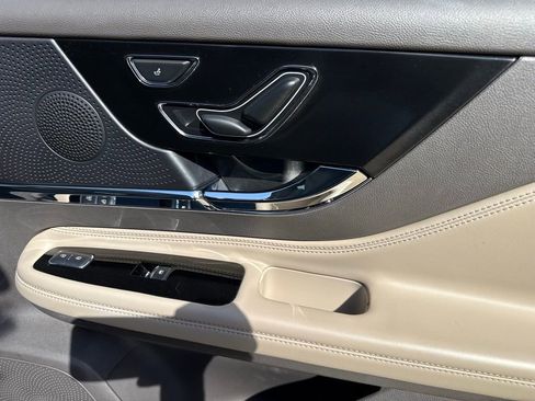 Used 2023 Lincoln Corsair Reserve image 45