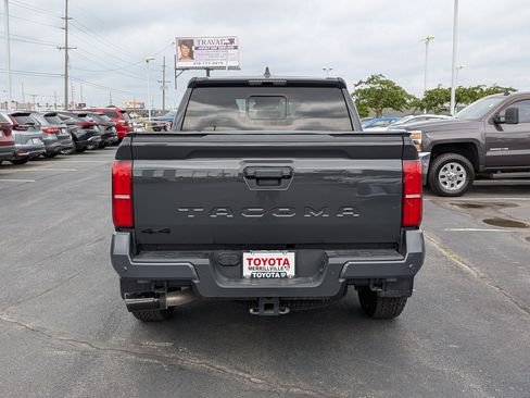 Used 2026 Toyota Tacoma TRD Off-Road w/ TRD Off Road Upgrade Package AWD/4WD image 7