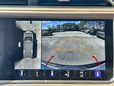 Used 2022 GMC Yukon XL Denali image 15