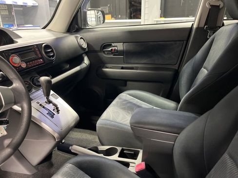 Used 2011 Scion xB FWD image 16