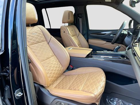 Used 2024 Cadillac Escalade ESV Sport w/ LPO, ONYX Package AWD/4WD image 36