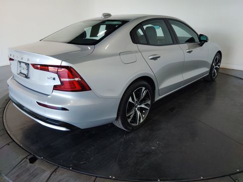 Used 2025 Volvo S60 B5 Core image 5