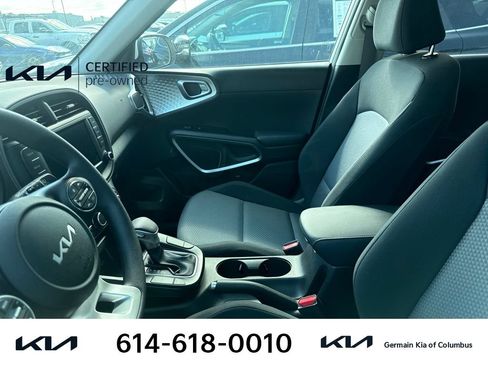 Certified 2025 Kia Soul LX w/ LX Technology Package FWD image 8
