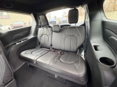New 2026 Chrysler Pacifica Select image 24