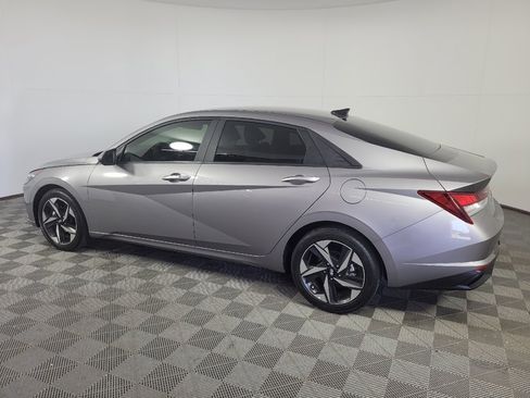 Used 2023 Hyundai Elantra SEL w/ Convenience Package FWD image 3