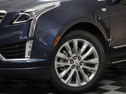Used 2018 Cadillac XT5 Platinum w/ Driver Assist Package image 3