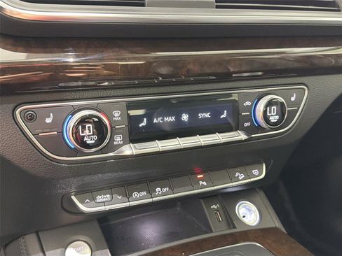 Used 2020 Audi Q5 2.0T Premium Plus image 16
