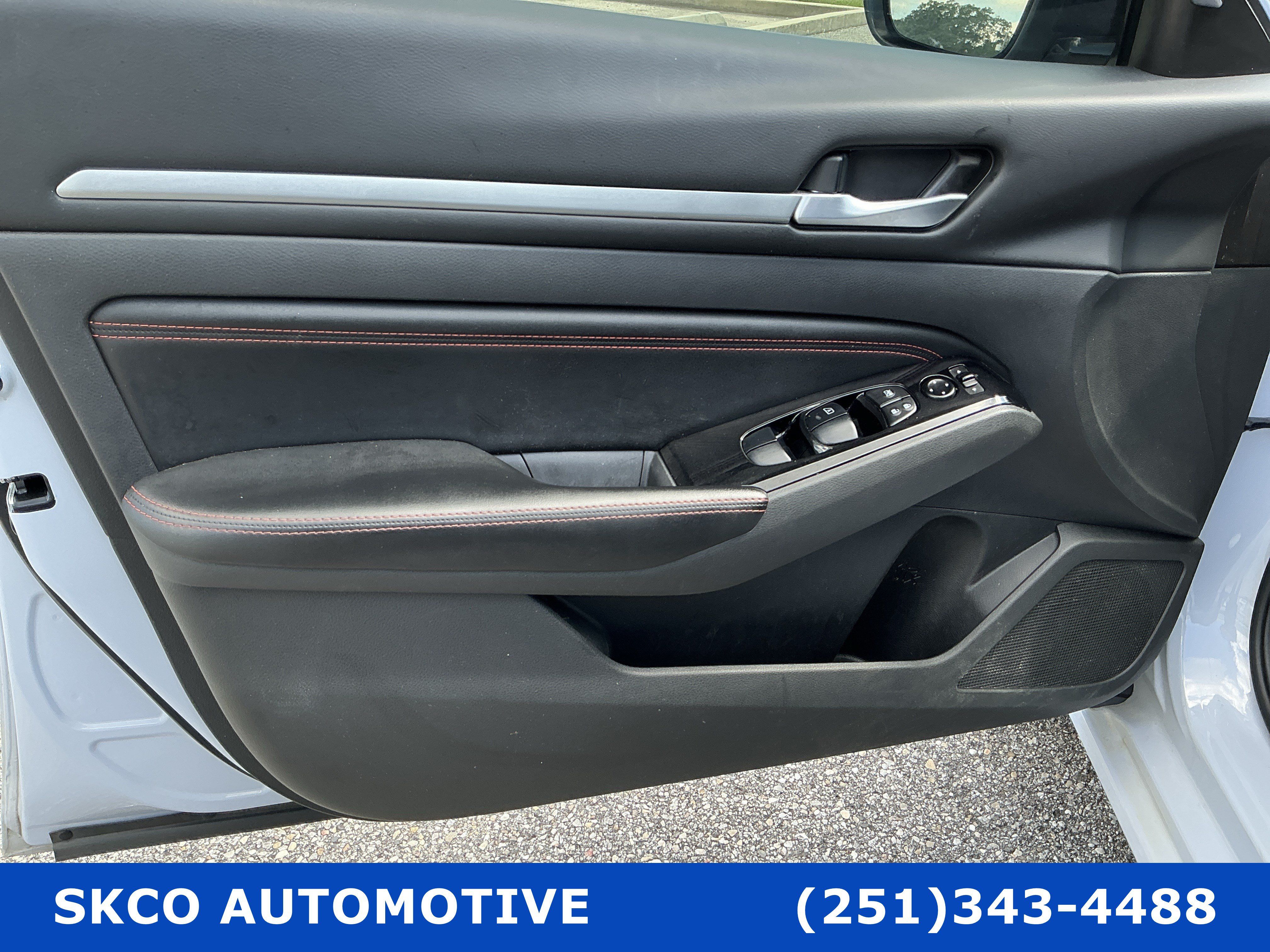 Used 2023 Nissan Altima 2.5 SR AWD/4WD image 12