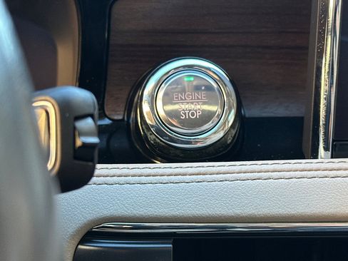 Used 2021 Lincoln Corsair Reserve w/ Rear Removable Package Tray image 22