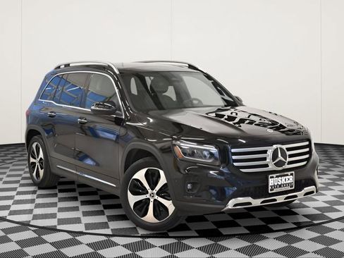 Used 2025 Mercedes-Benz GLB 250 4MATIC image 1