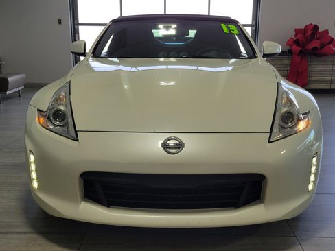 Used 2013 Nissan 370Z Roadster RWD image 9