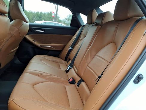 Used 2022 Toyota Avalon Limited image 11