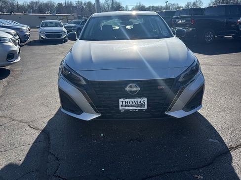 Used 2024 Nissan Altima 2.5 SR image 2