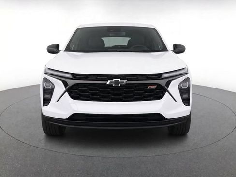 Used 2024 Chevrolet Trax RS FWD image 2