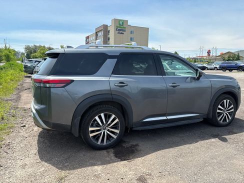 Used 2022 Nissan Pathfinder Platinum w/ Cargo Package AWD/4WD image 5