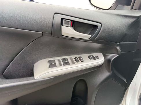 Used 2014 Toyota Camry SE FWD image 16