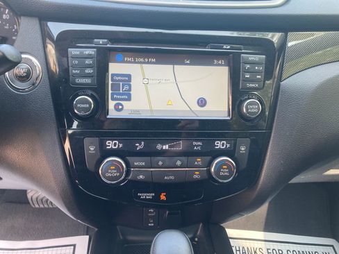 Used 2016 Nissan Rogue SL w/ SL Premium Package image 22