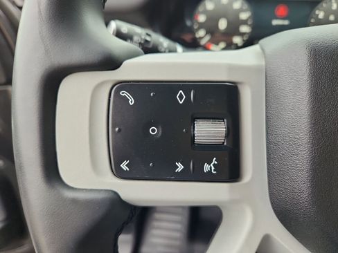 Used 2023 Land Rover Defender 110 X-Dynamic SE image 17