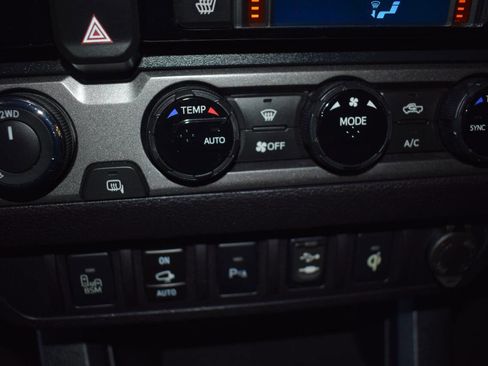 Used 2017 Toyota Tacoma TRD Off-Road image 42