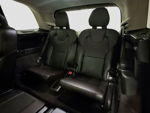Used 2021 Volvo XC90 T6 Momentum w/ Protection Package Premier image 35