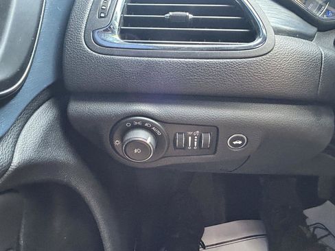 Used 2015 Chrysler 200 S w/ Navigation & Sound Group I FWD image 27