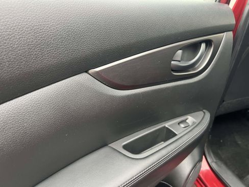 Used 2022 Nissan Rogue Sport S image 12