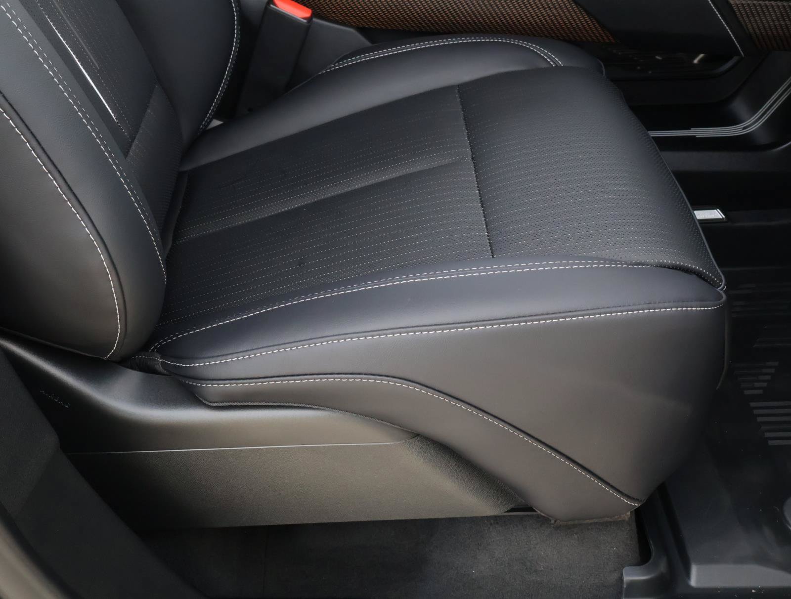Certified 2027 Cadillac Vistiq Luxury w/ LPO, Floor Liner Package AWD/4WD image 25