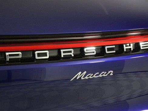 Used 2025 Porsche Macan image 22