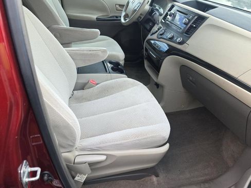 Used 2011 Toyota Sienna LE image 9