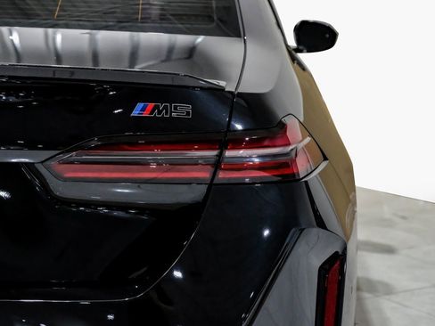 Used 2025 BMW M5 w/ Carbon Package image 51