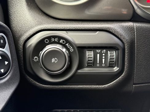 Used 2019 Jeep Wrangler Unlimited Sahara AWD/4WD image 26