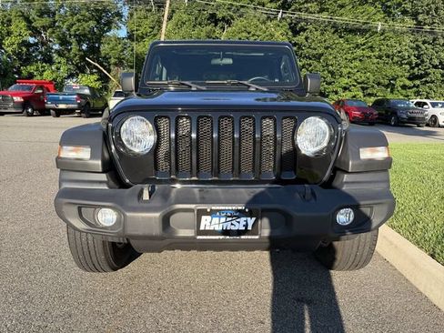 Used 2022 Jeep Wrangler Unlimited Sport AWD/4WD image 3