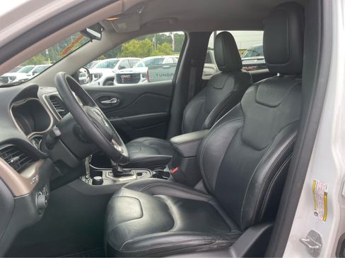 Used 2015 Jeep Cherokee Latitude w/ Cold Weather Group AWD/4WD image 12