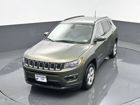 Used 2018 Jeep Compass Latitude AWD/4WD image 18