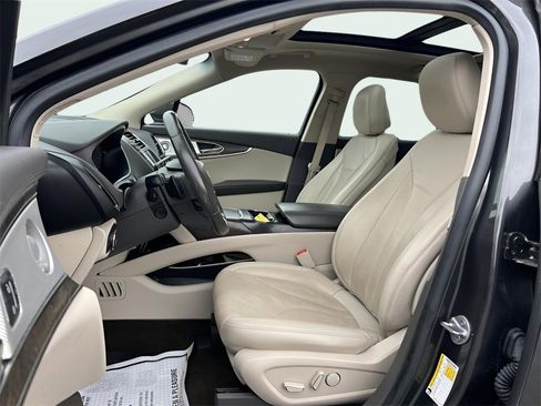 Used 2020 Lincoln Nautilus Reserve w/ Equipment Group 202A image 9