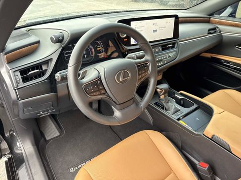 Used 2025 Lexus ES 350 w/ Premium Package FWD image 21