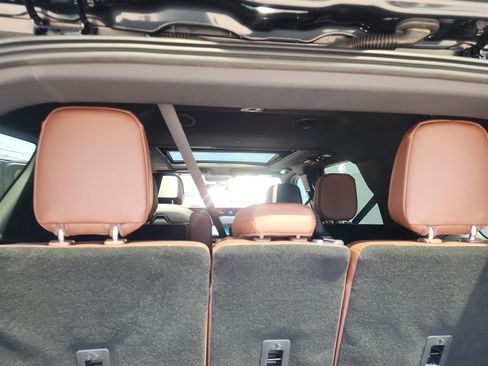 New 2025 Lincoln Navigator Reserve AWD/4WD image 18