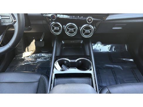 Used 2024 Chevrolet Blazer EV LT AWD/4WD image 25