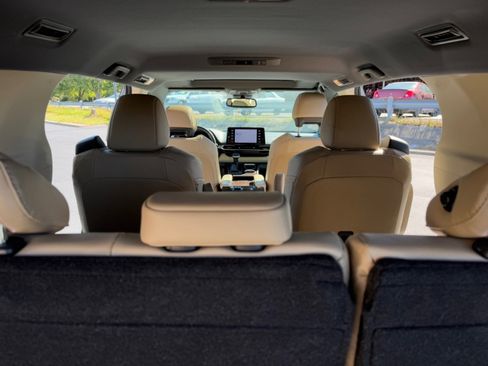 Used 2023 Toyota Sienna XLE image 16