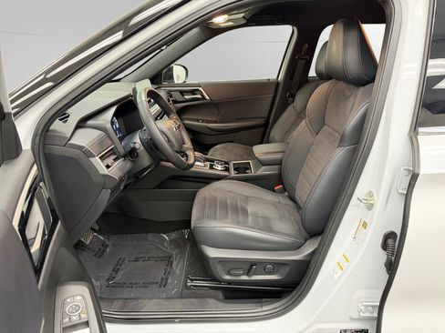 Used 2023 Mitsubishi Outlander SE AWD/4WD image 9