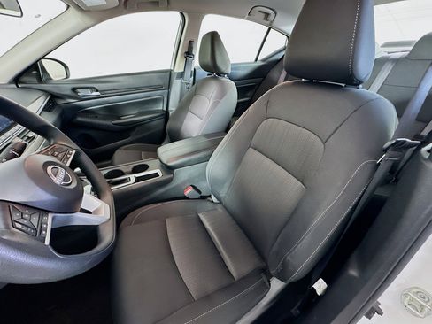 Used 2025 Nissan Altima 2.5 SV image 13