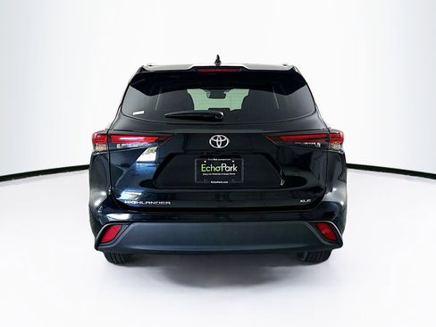 Used 2025 Toyota Highlander XLE image 7