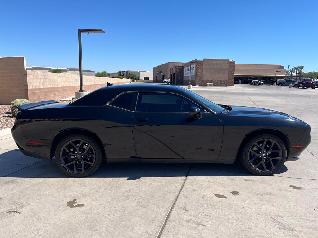 Used 2021 Dodge Challenger SXT w/ Driver Convenience Group RWD image 5
