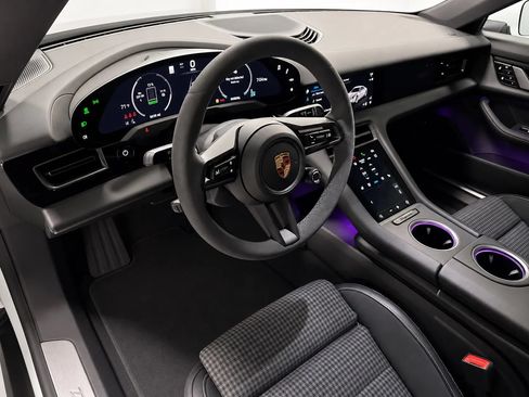 Used 2025 Porsche Taycan RWD image 9