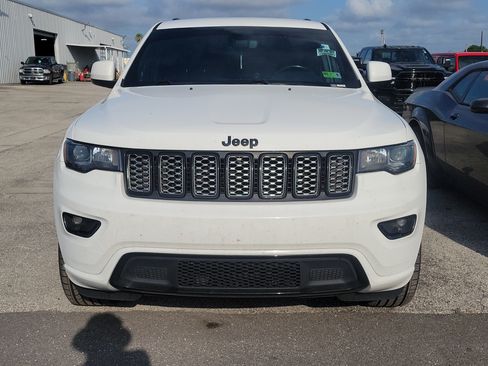 Used 2020 Jeep Grand Cherokee Altitude AWD/4WD image 2