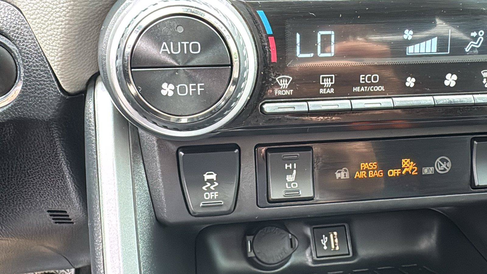 Used 2025 Toyota RAV4 XLE w/ Convenience Package FWD image 23