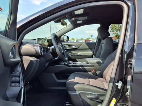 Used 2026 Chevrolet Equinox LT AWD/4WD image 17
