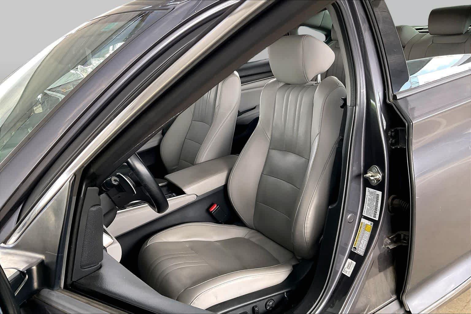Used 2018 Honda Accord Touring image 8